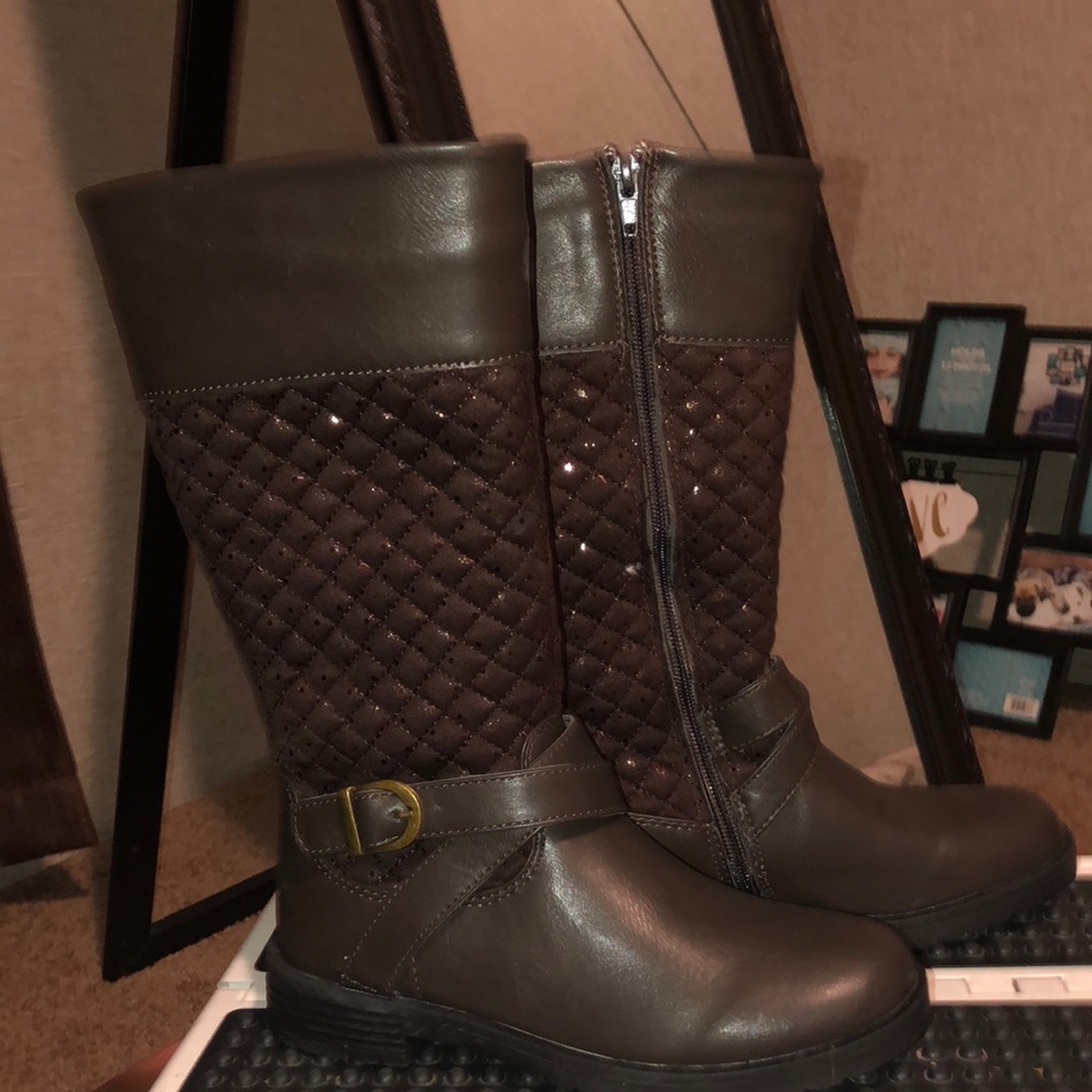 Girls boots